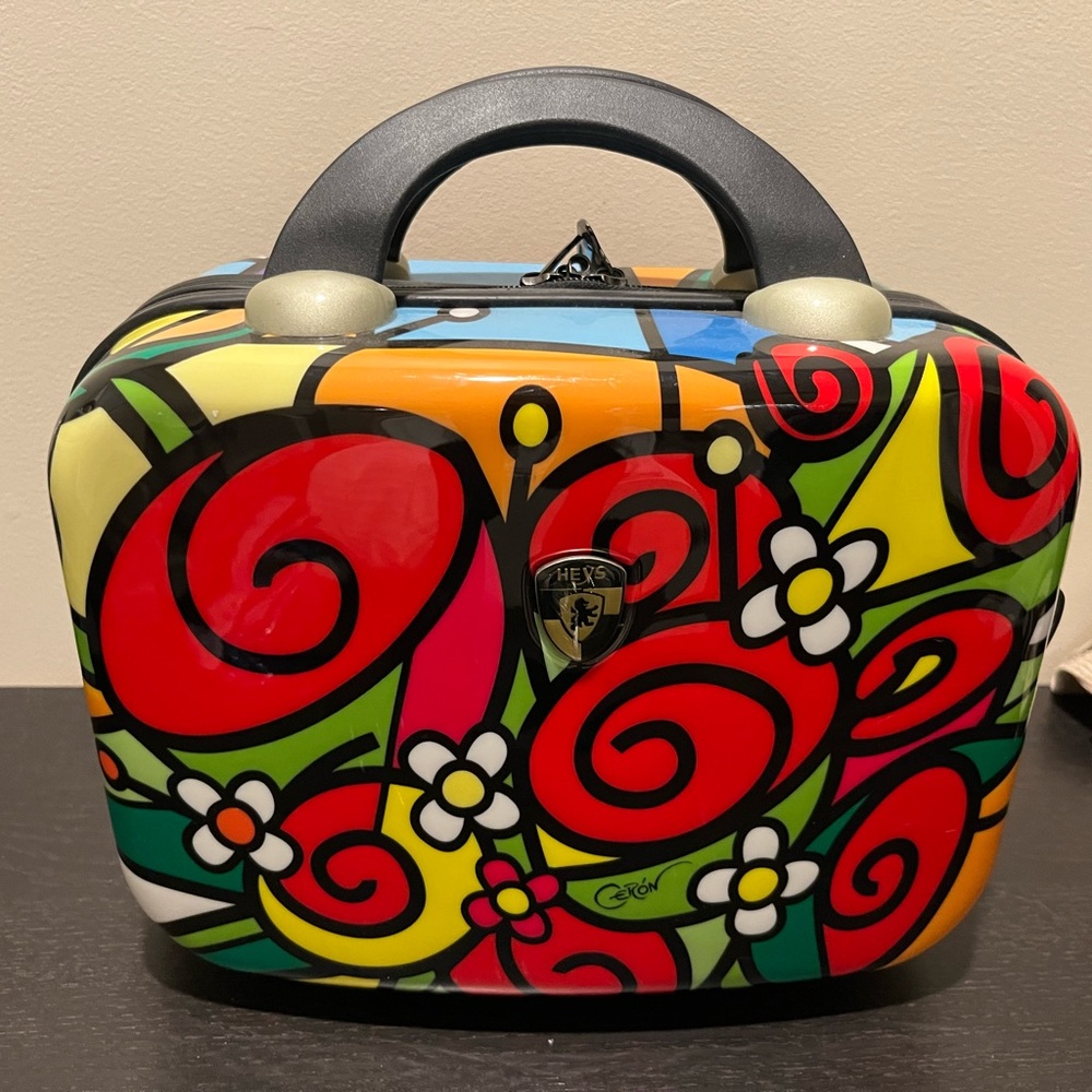Heys hard case travel cosmetic case, easily attaches to your suitcase handle